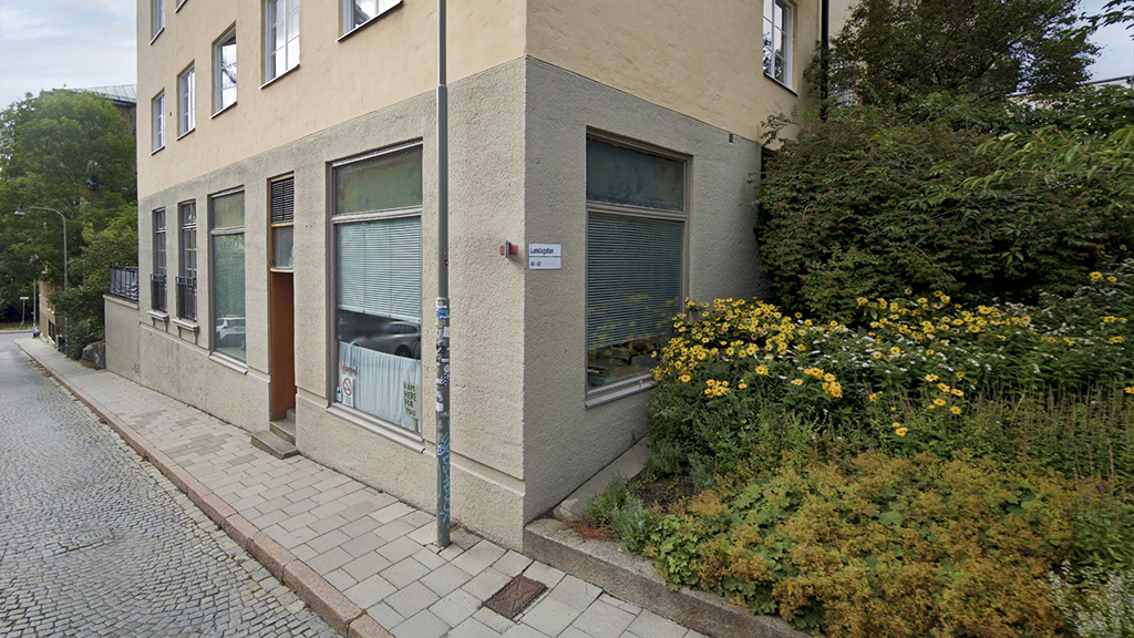 Ingången till NAFS printstudio i Stockholm, specialiserad på fine art print och pigmentprint för fotografer