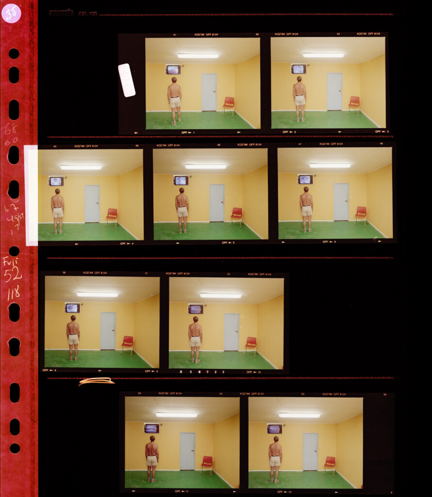 Kontaktkarta med färgnegativ av Lars Tunbjörk från serien Landet utom sig, bildbehandlad av NAFS inför utställning på Kulturhuset Stadsteatern.