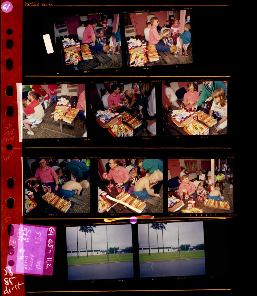 Färgnegativ av Lars Tunbjörk från serien Landet utom sig, skannat för utställningsprintar av NAFS.